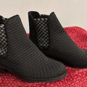 New Zee Alexis Dawn Ankle Boot Women's Size 37 Black Woven Slip-On             a